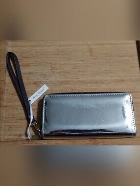 Forever 21 Love Trove Brand Silver Metallic Zip Wallet Wristlet